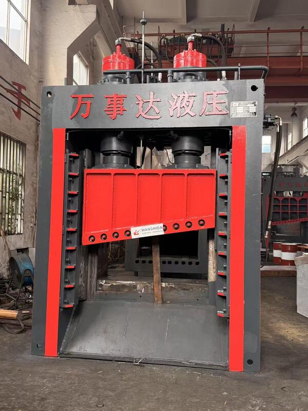 Heavy Duty Hydraulic Gantry Shear 800 Ton With 8000 Mm Feeding Length And 25 MPa Pressure For Scrap Steel Processing