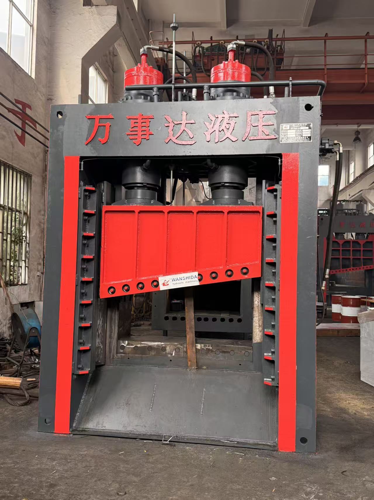 Heavy Duty Gantry Scrap Metal Shear 4000kN With 6000×1400×700mm Press Box And PLC Auto Control